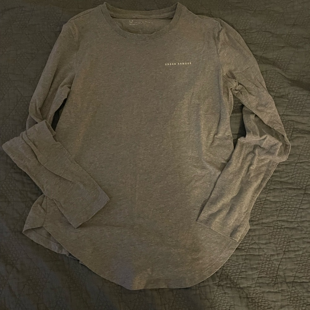 Women’s long sleeve Under Armour shirt. Size Medium